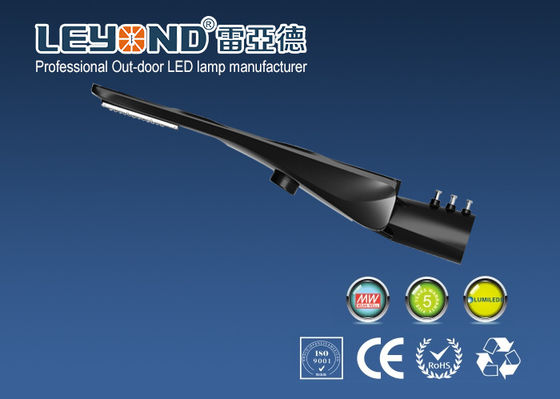 Lithium Battery Solar LED Street Lamp Alloy Material For Roadway Lighting Fixture
